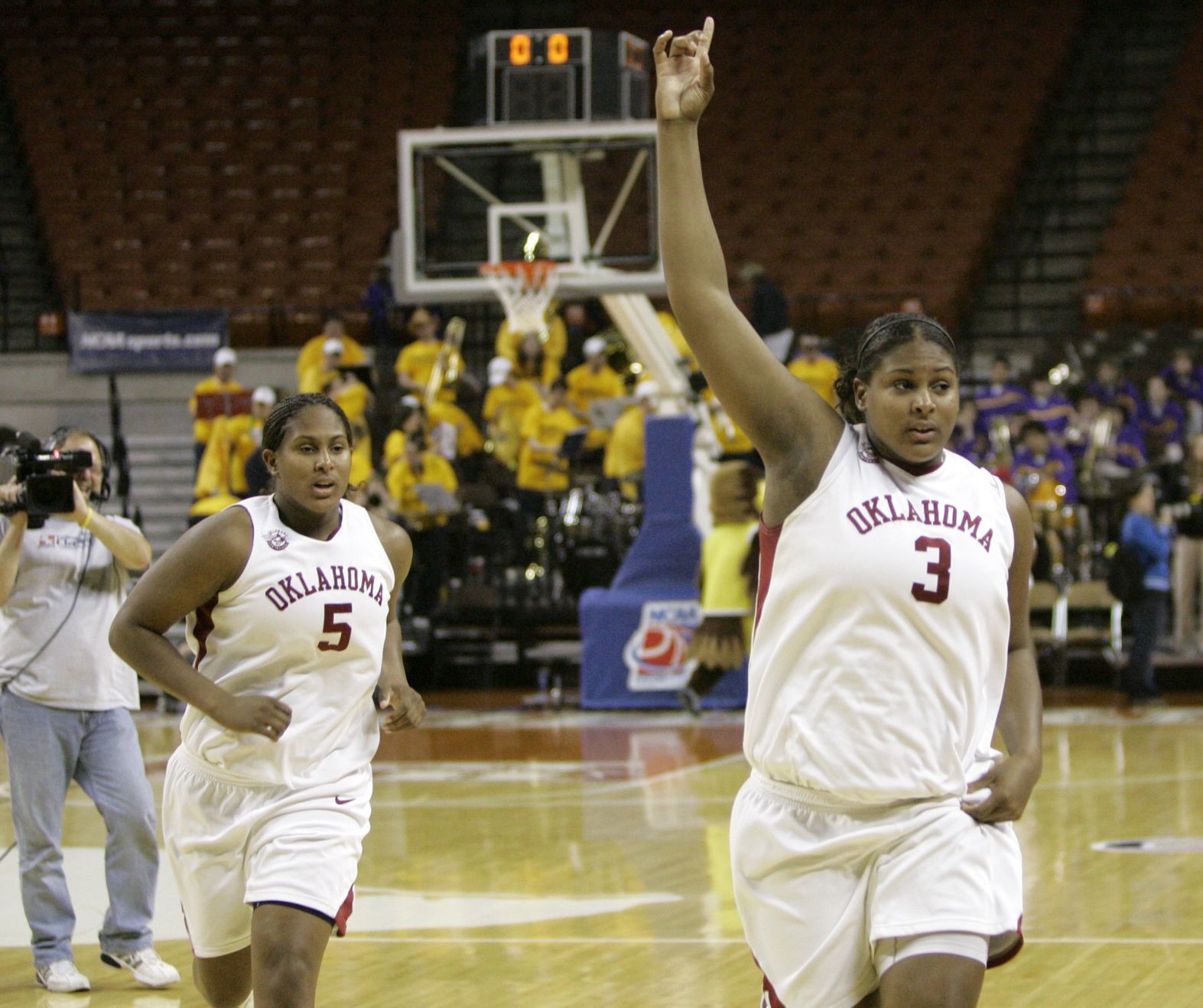 Courtney Paris returning to OU